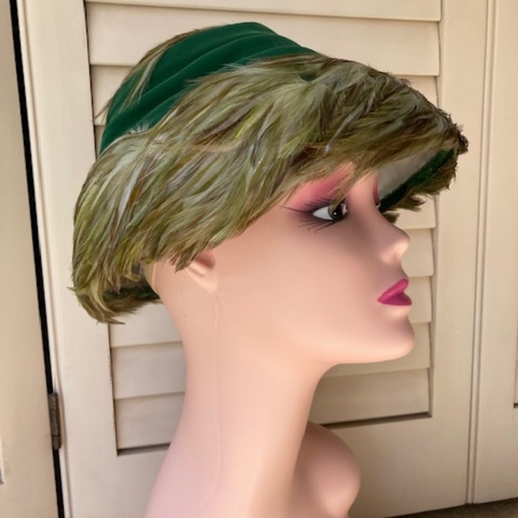 1950's Feather and Velvet Hat - Picture 4 of 8